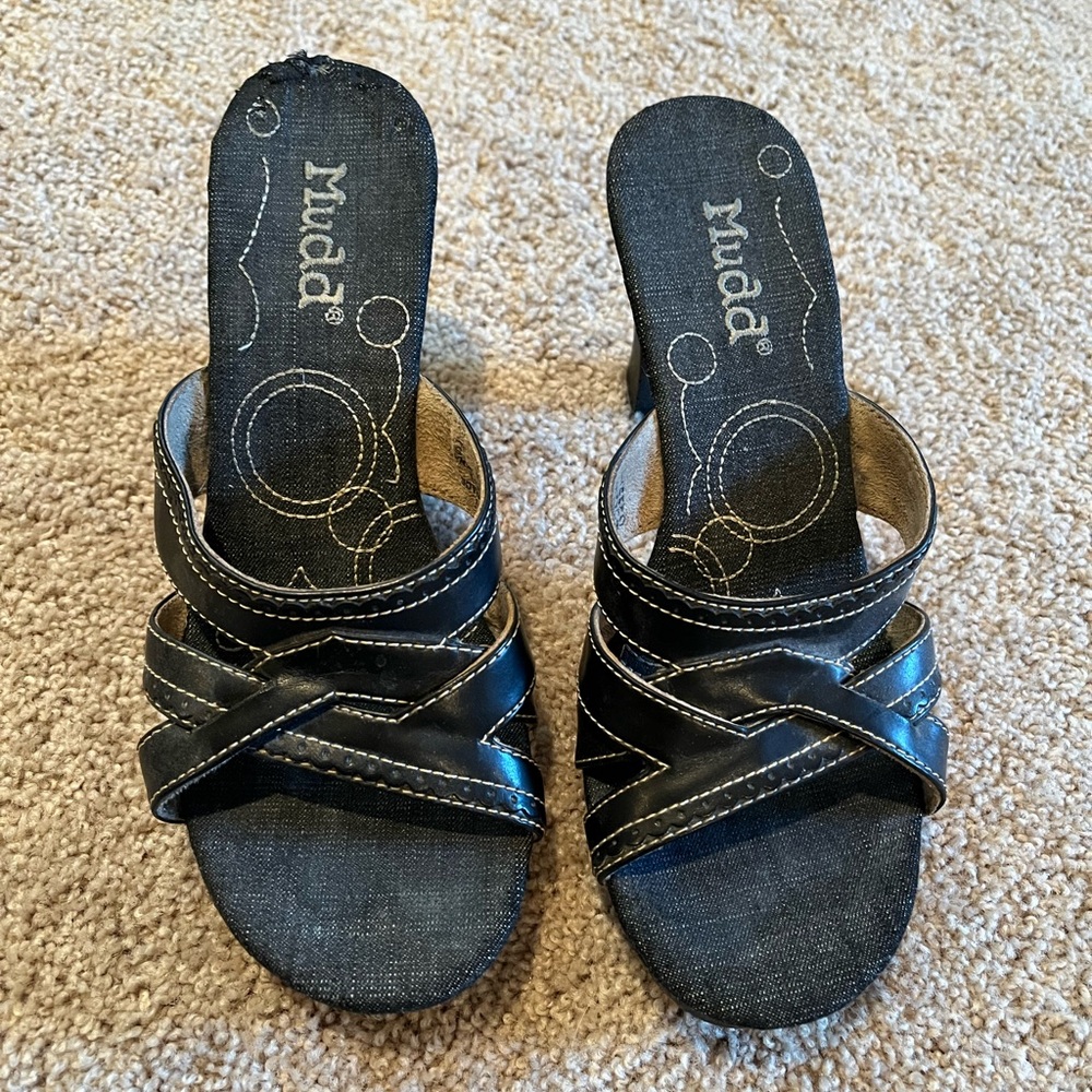 Mudd Black Women's Sandals with Crisscross Straps